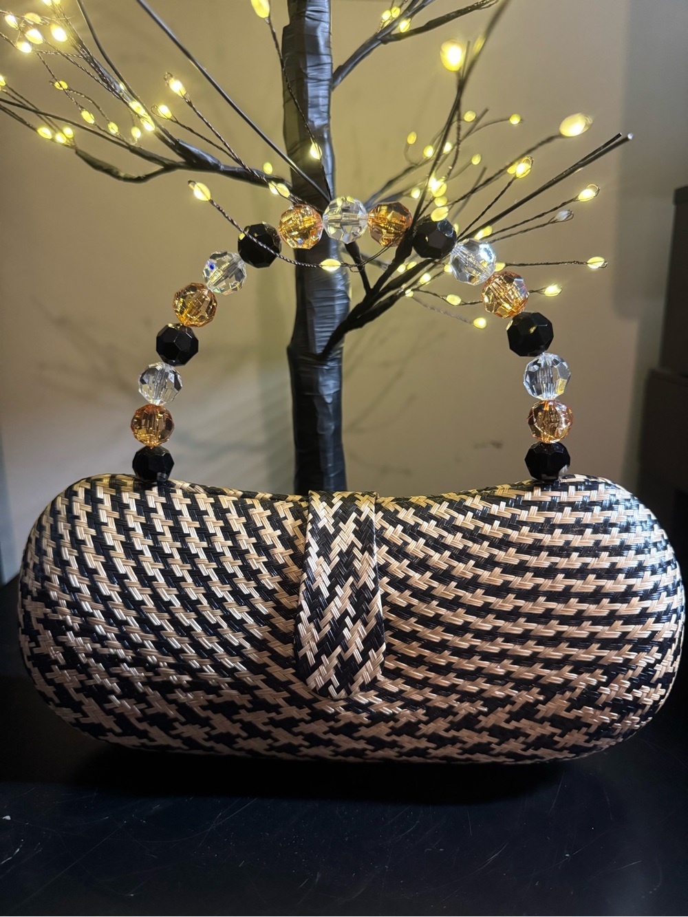 Le Sac Black & Natural Woven Beaded-Handle Clutch